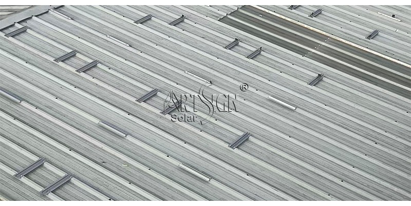 trapezoidal-metal-roof-solar-mount-mini-rail